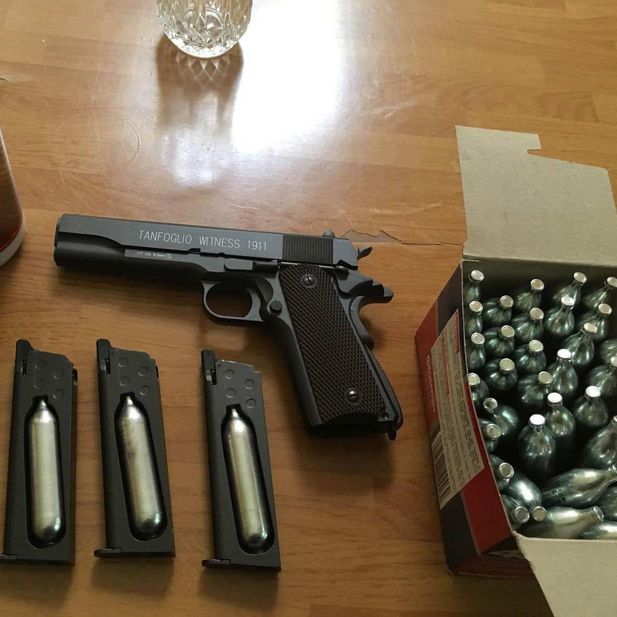 CO2 pistol CO2 pistol
